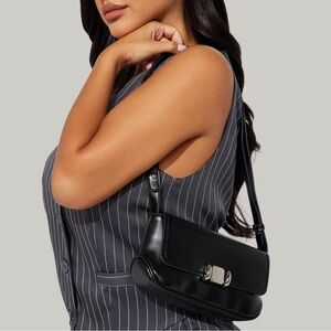GUC Essential Basic Purse